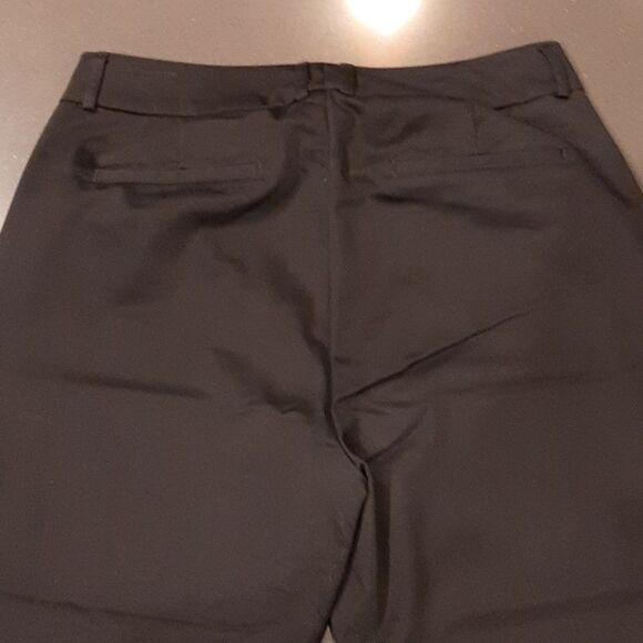 Dockers Ideal Fit Black Cropped Pants - Picture 6 of 10